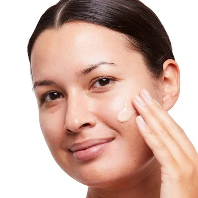 No7 Radiance+ Vitamin C Daily Brightening Moisturizer 1.69 fl oz - Imperfect Box - Image 5