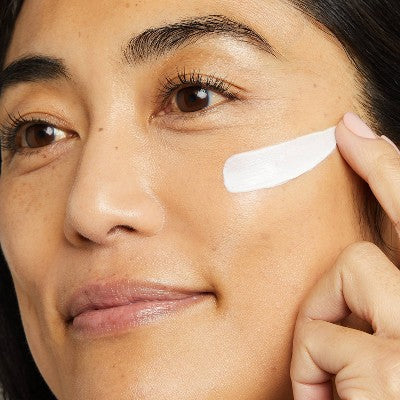 No7 Restore & Renew Face & Neck Multi Action Day Cream with SPF 30 1.69 fl oz - Imperfect Box - Image 3