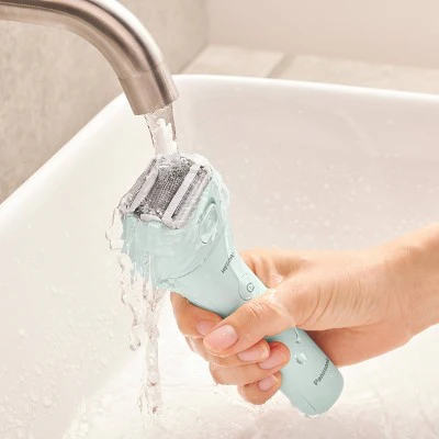 Panasonic Women's 3 Blade Shaver - Imperfect Box - Image 3
