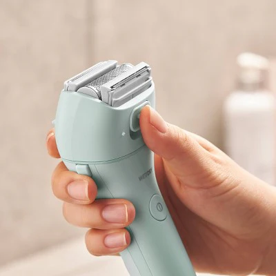 Panasonic Women's 3 Blade Shaver - Imperfect Box - Image 4